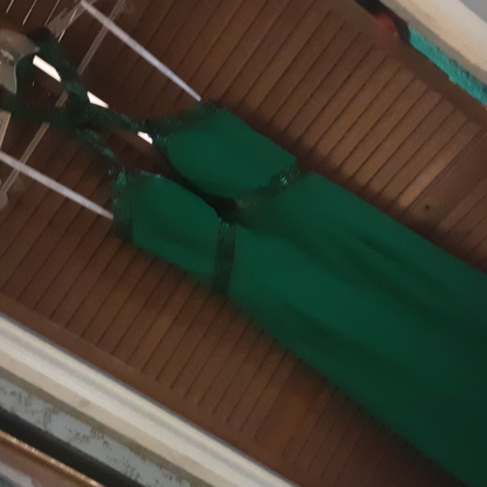 ✨️Beautiful emerald green PROM gown✨️